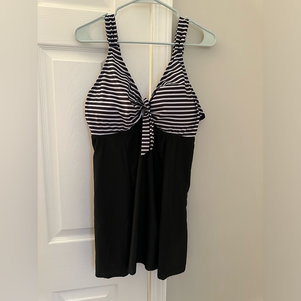 Women’s 2XL Black/White 2 piece Swimsuit